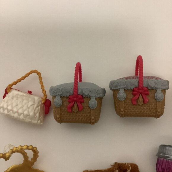 Ever After High Doll Accessories Lot Purse Bag Picnic Basket Boots Necklace - Picture 9 of 16